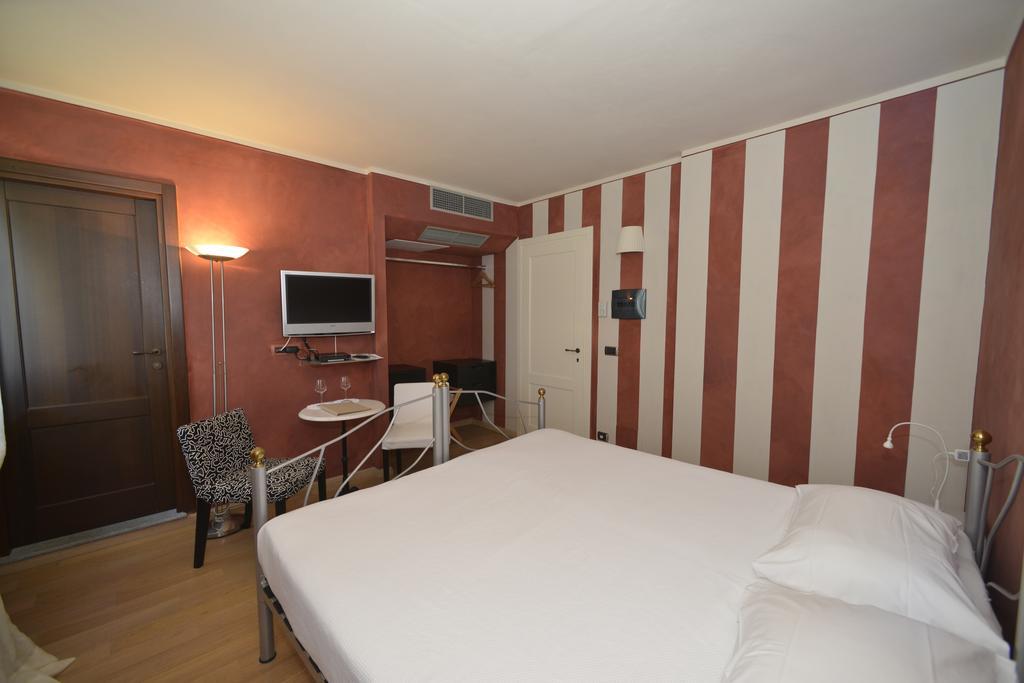 Cascina San Michele Bed and Breakfast Costigliole d'Asti Habitación foto